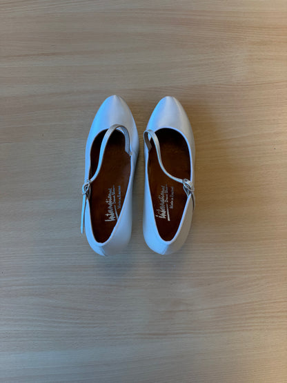 ICS RoundToe SingleStrap - White Satin - Size 5 - Regular