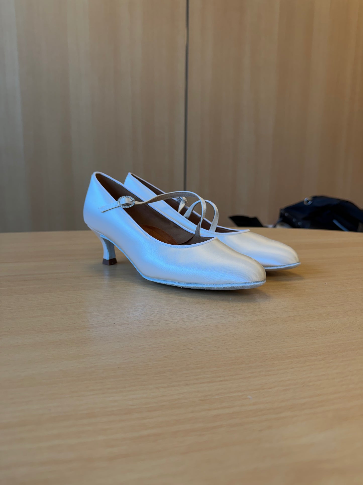 ICS RoundToe SingleStrap - White Satin - Size 7 - Regular