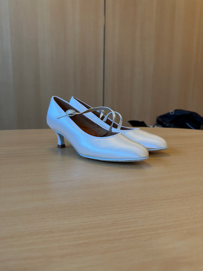 ICS RoundToe SingleStrap - White Satin - Size 7 - Regular