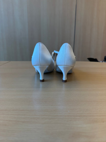 ICS RoundToe SingleStrap - White Satin - Size 7 - Regular