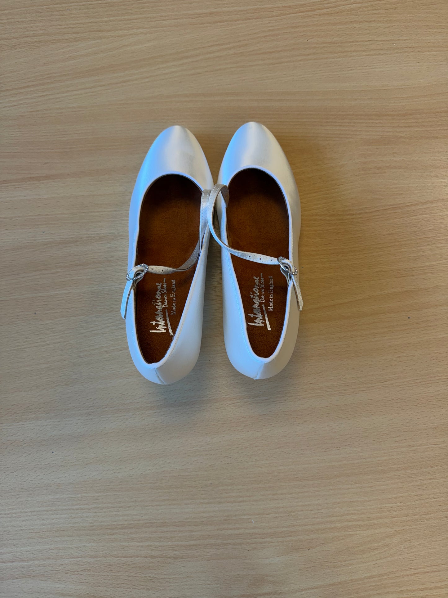 ICS RoundToe SingleStrap - White Satin - Size 7 - Regular