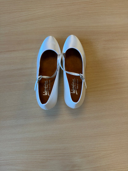 ICS RoundToe SingleStrap - White Satin - Size 7 - Regular