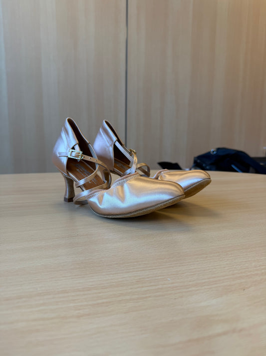 American Flex - Peach Satin - Size 7 - Regular