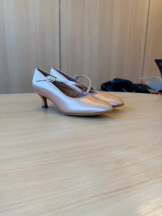 ICS RoundToe SingleStrap( Hook Buckles) - Peach Satin - Size 7.5 - Regular