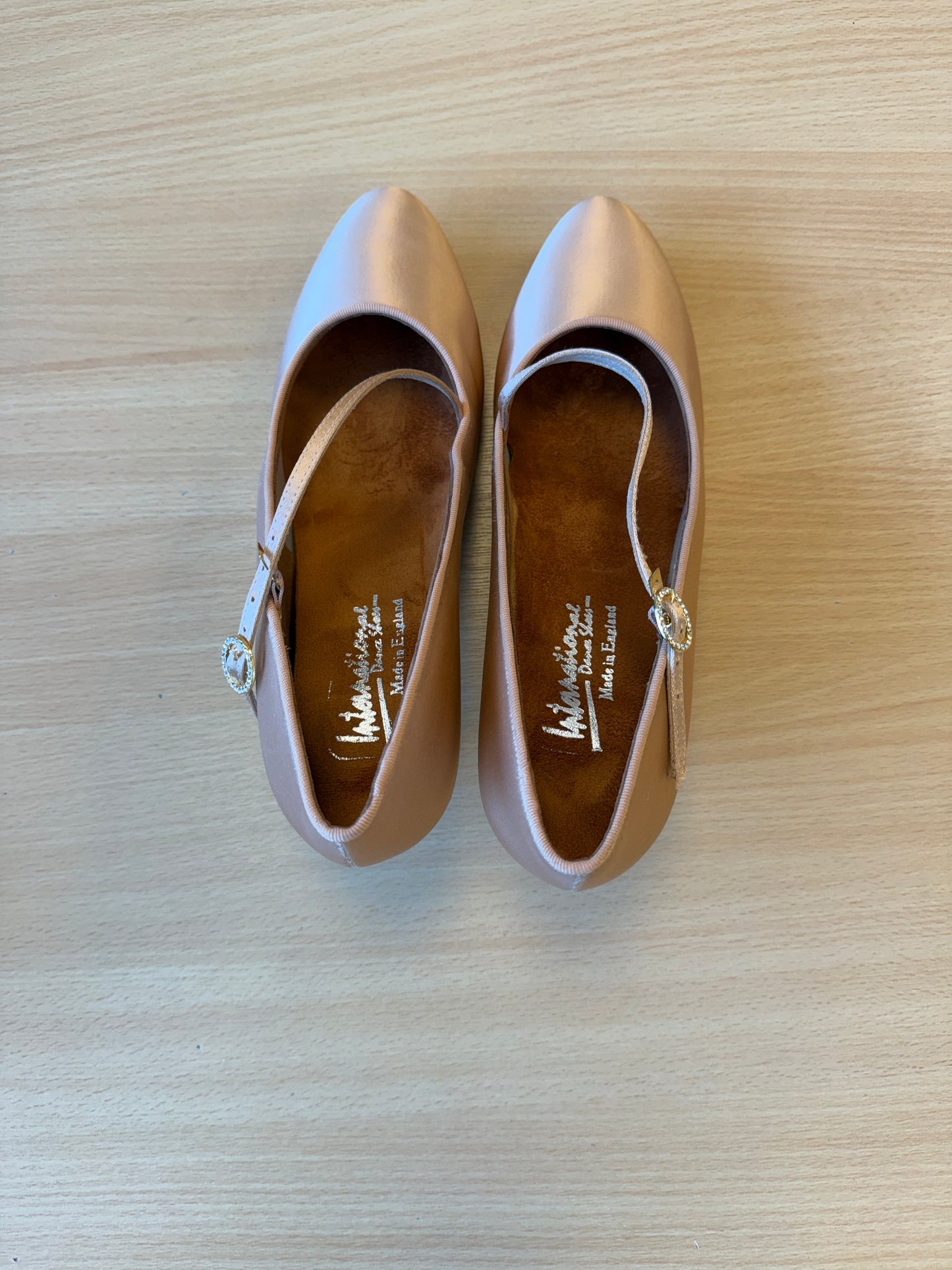 ICS RoundToe SingleStrap( Hook Buckles) - Peach Satin - Size 7.5 - Regular