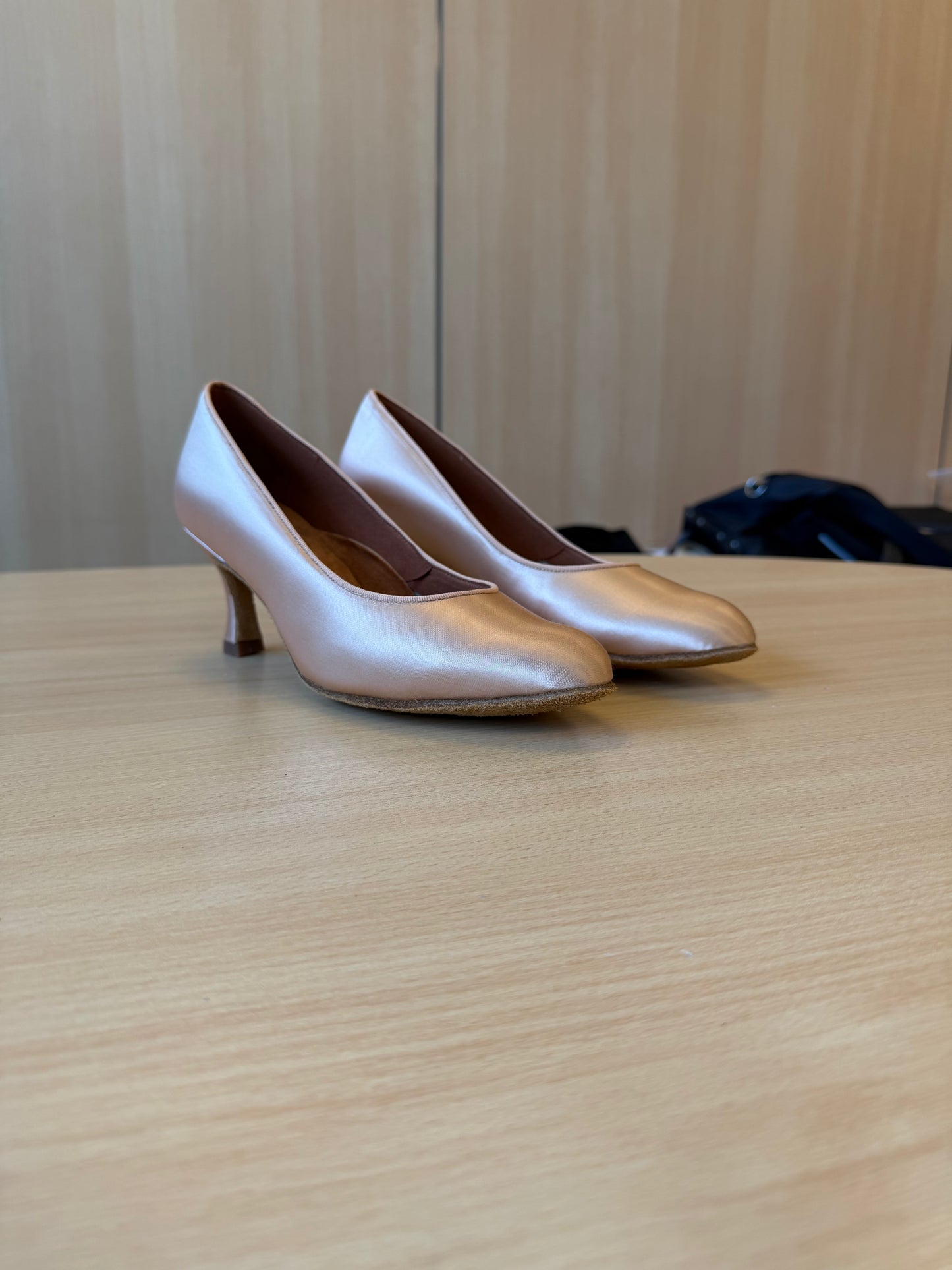 ICS RoundToe - Peach Satin - Size 6.5 - Regular