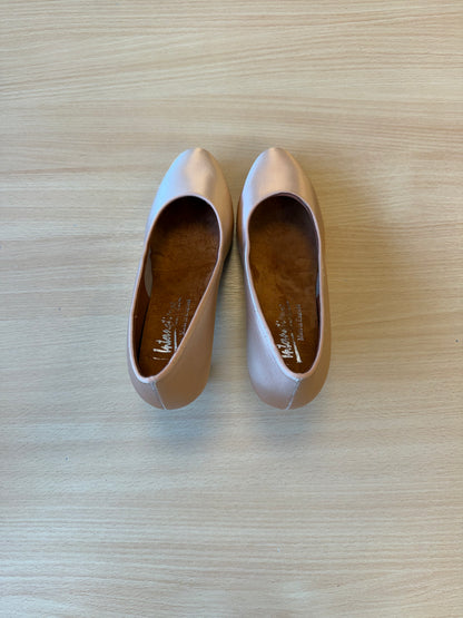 ICS RoundToe - Peach Satin - Size 6.5 - Regular