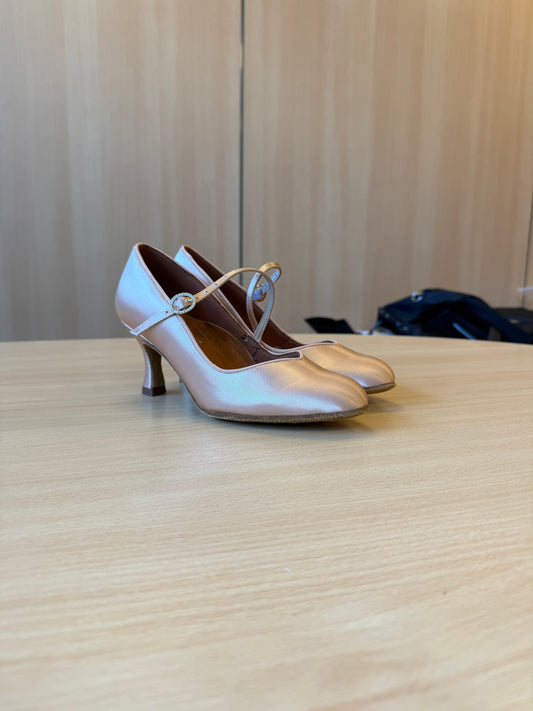 ICS Vista SingleStrap - Peach Satin - Size 4.5 - Regular