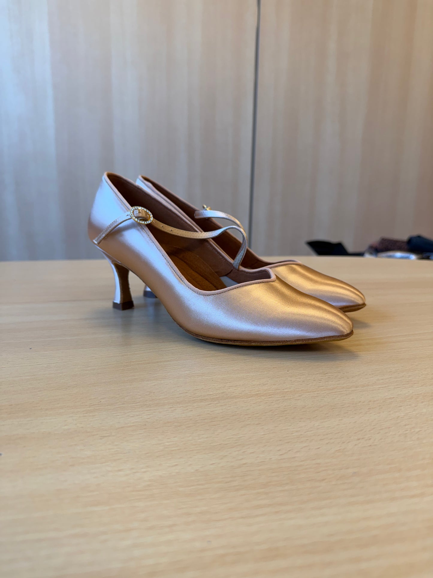 ICS SuperStar SingleStrap - Peach Satin - Size 7.5 - Regular