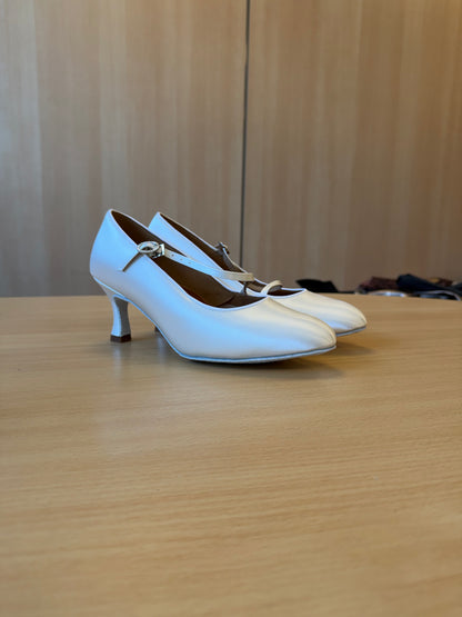 ICS RoundToe SingleStrap - White Satin - Size 7.5 - Wide (Hook Buckles)
