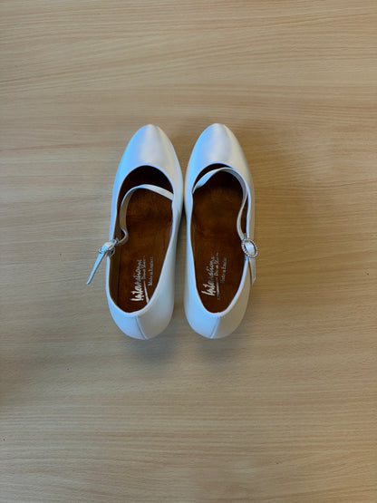 ICS RoundToe SingleStrap - White Satin - Size 7.5 - Wide (Hook Buckles)