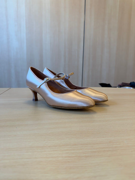 ICS Classic - Peach Satin - Size 7.5 - Regular
