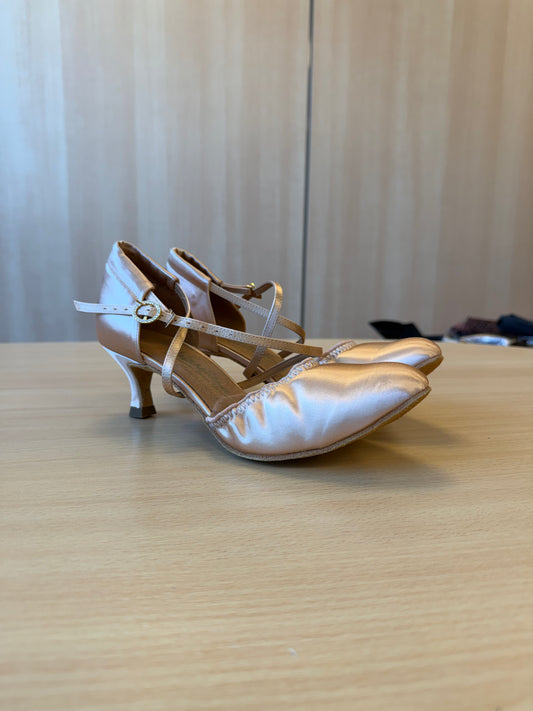 American Flex - Peach Satin - Size 6.5 - Narrow