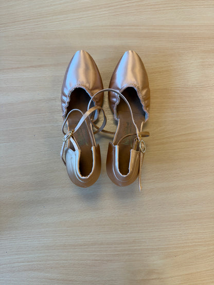 American Flex - Peach Satin - Size 6.5 - Narrow