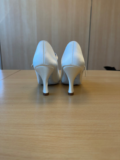 ICS Classic - White Satin - Size 6.5 - Wide