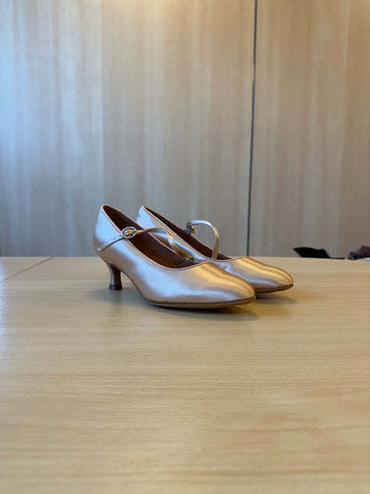 ICS RoundToe SingleStrap - Peach Satin - Size 6.5 - Regular