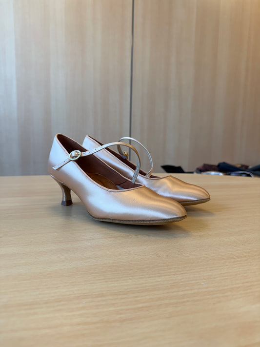 ICS RoundToe SingleStrap - Peach Satin - Size 6.5 - Regular