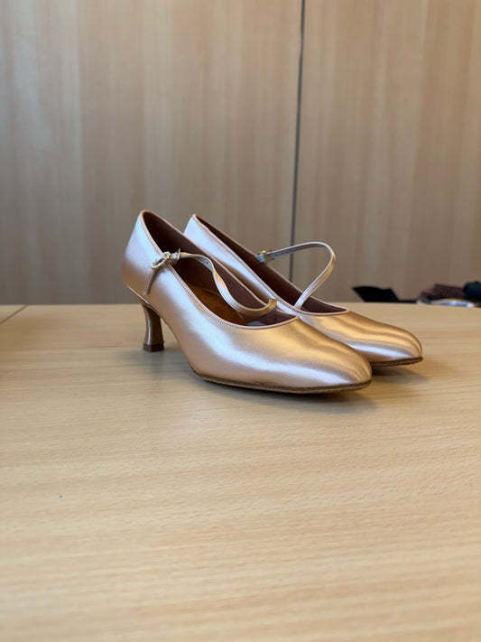 ICS RoundToe SingleStrap - Peach Satin - Size 8 - Regular (Hook Buckles)