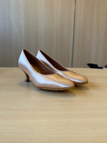 ICS RoundToe - Peach Satin - Size 3.5 - Regular