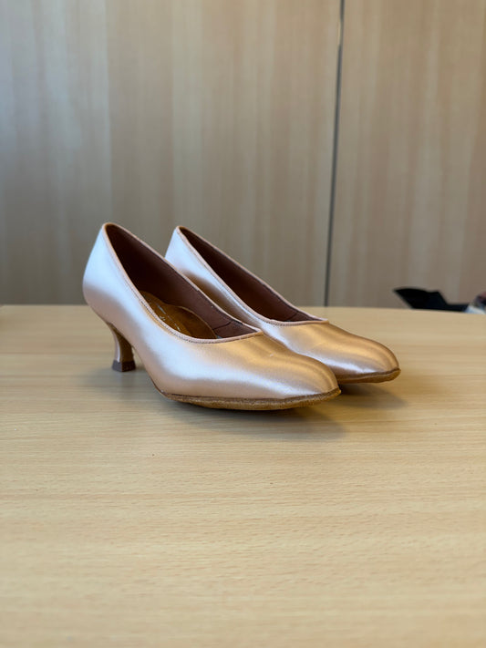 ICS RoundToe - Peach Satin - Size 3.5 - Regular