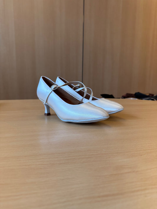 ICS RoundToe SingleStrap - White Satin - Size 5 - Wide