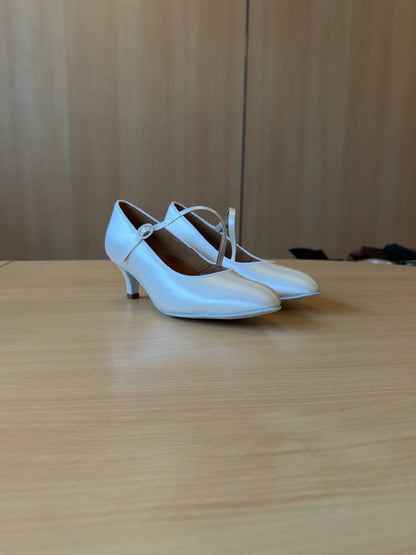 ICS RoundToe SingleStrap - White Satin - Size 5.5 - Regular