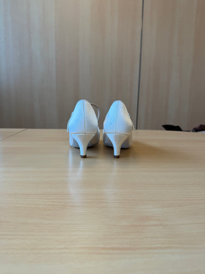 ICS RoundToe SingleStrap - White Satin - Size 5.5 - Regular