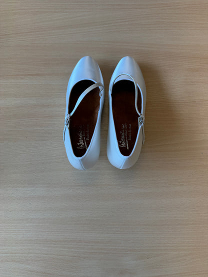 ICS RoundToe SingleStrap - White Satin - Size 5.5 - Regular