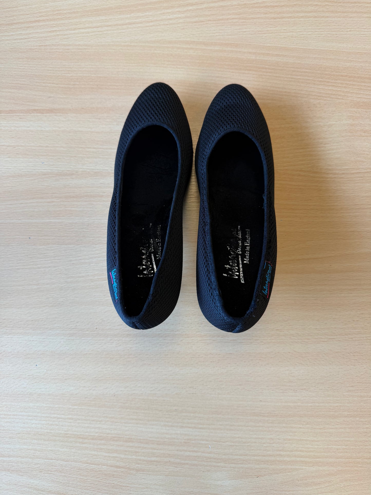 ICS RoundToe - AirMesh - Size 5.5 - Wide (Silver Glitter Soles)