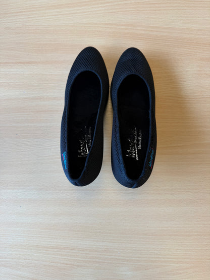 ICS RoundToe - AirMesh - Size 5.5 - Wide (Silver Glitter Soles)