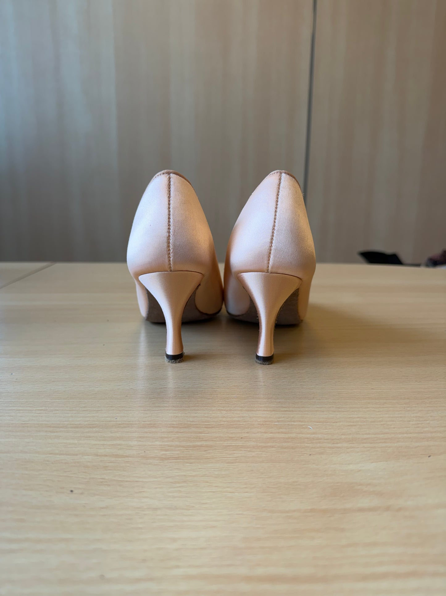 ICS RoundToe - Peach Satin - Size 5.5 - Regular