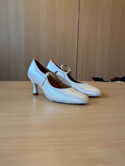 ICS Classic - White Satin - Size 5.5 - Regular