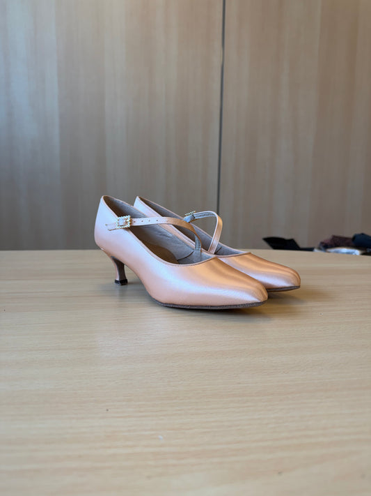 ICS RoundToe SingleStrap - Peach Satin - Size 5 - Regular