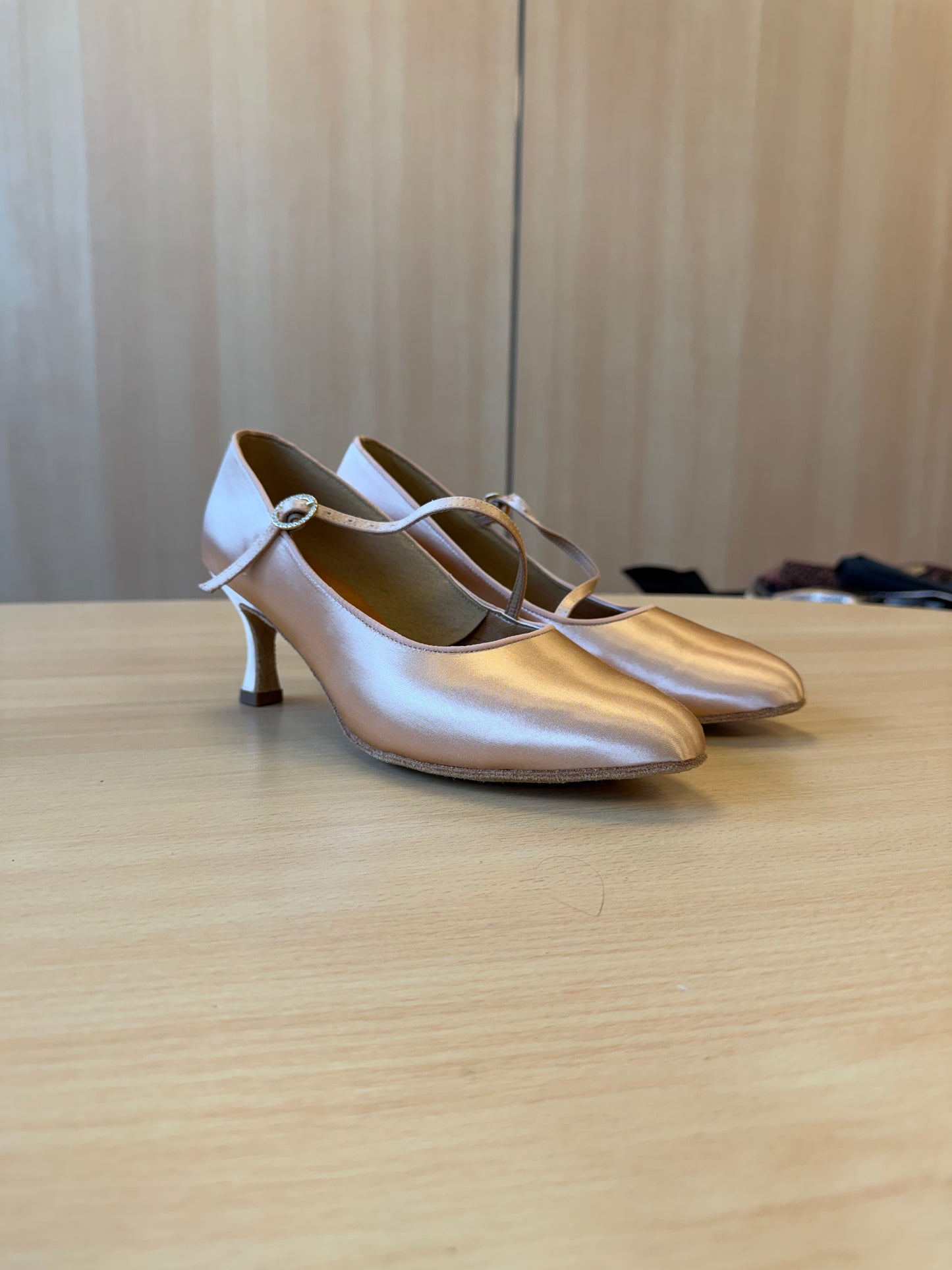 ICS RoundToe SingleStrap - Peach Satin - Size 8 - X Wide