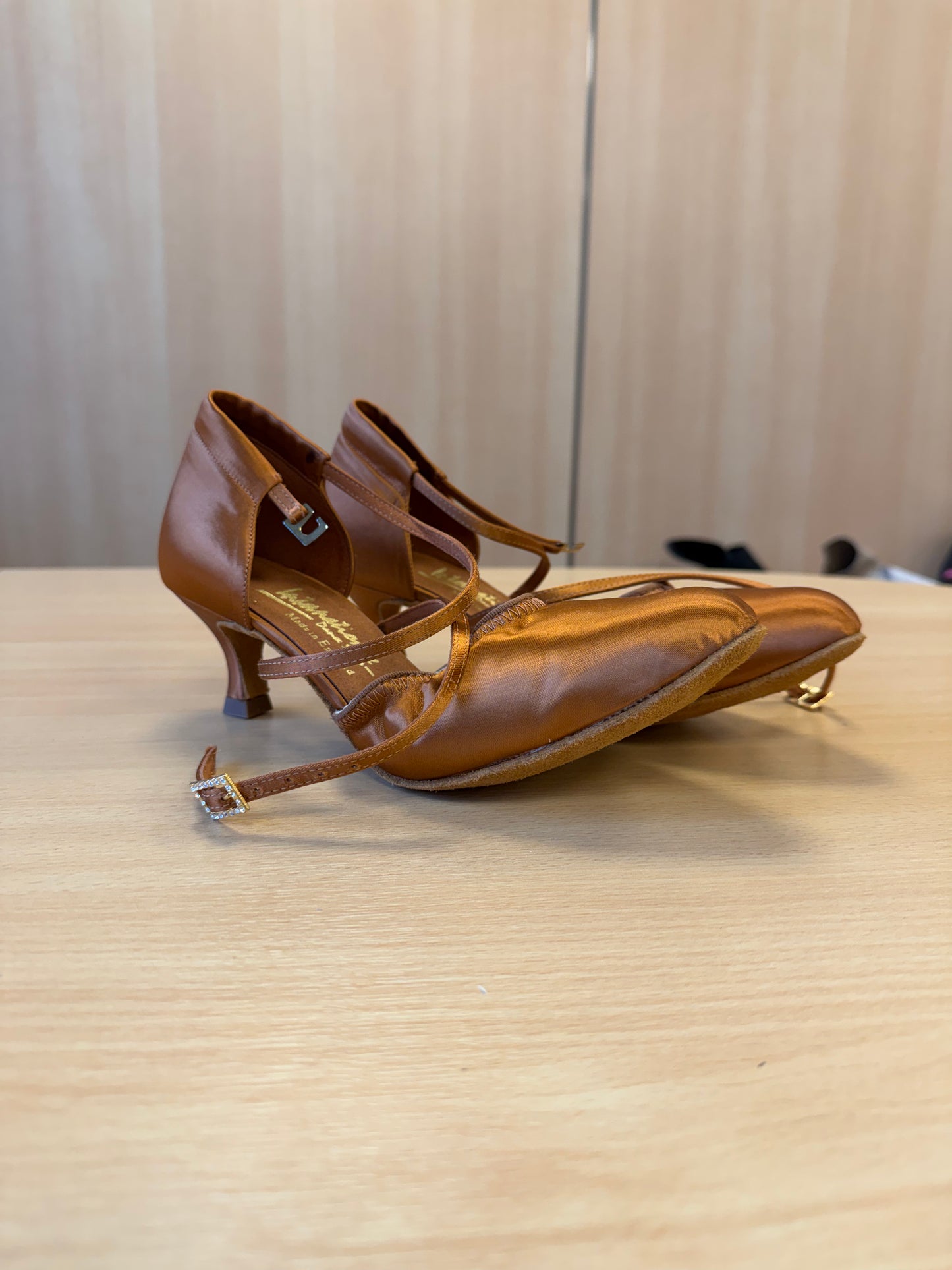 American Flex - Tan Satin - Size 6.5 - Regular