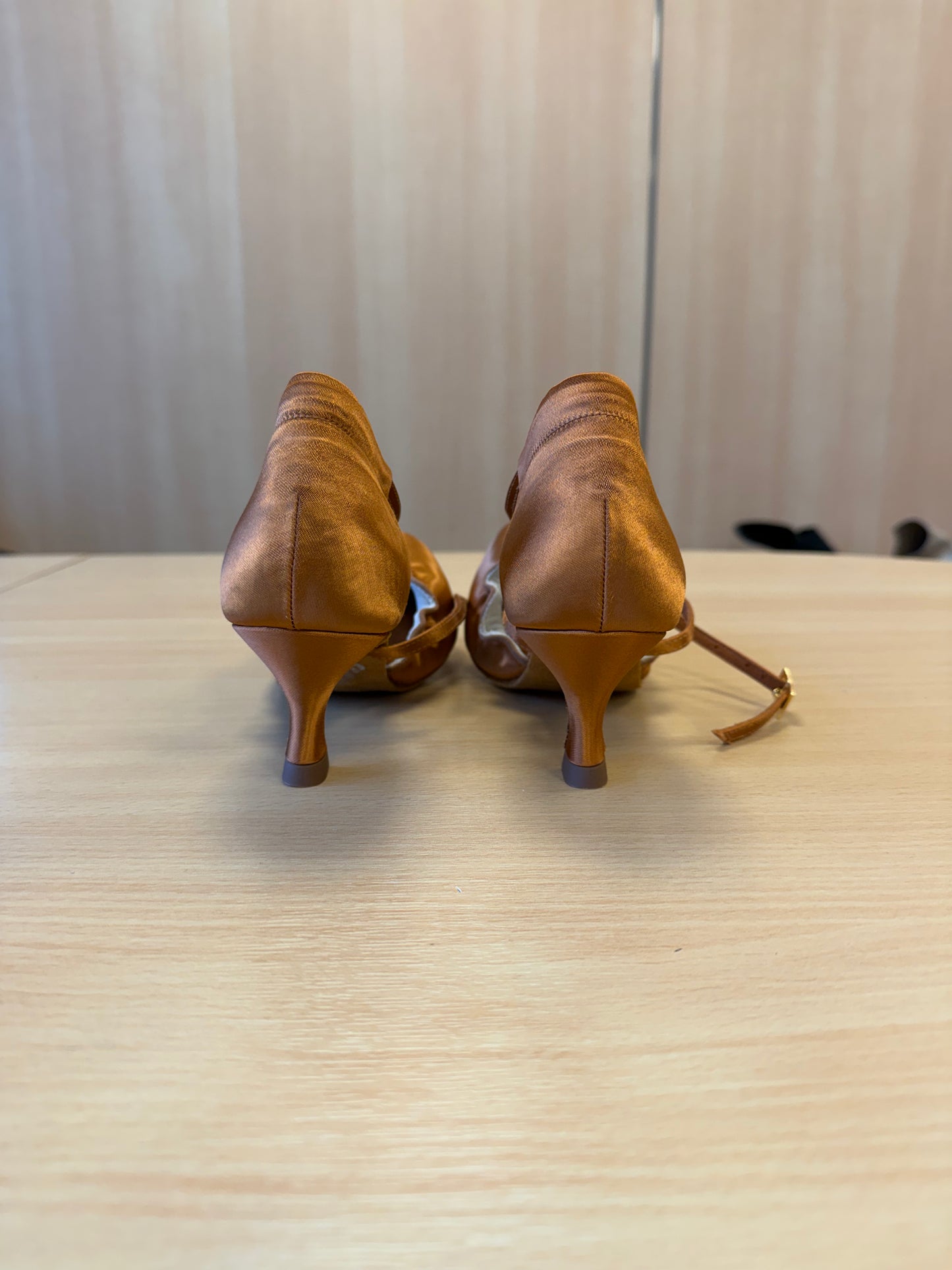 American Flex - Tan Satin - Size 6.5 - Regular