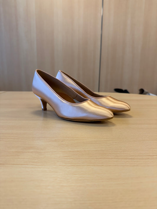 ICS RoundToe - Peach Satin - Size 6.5 - Regular