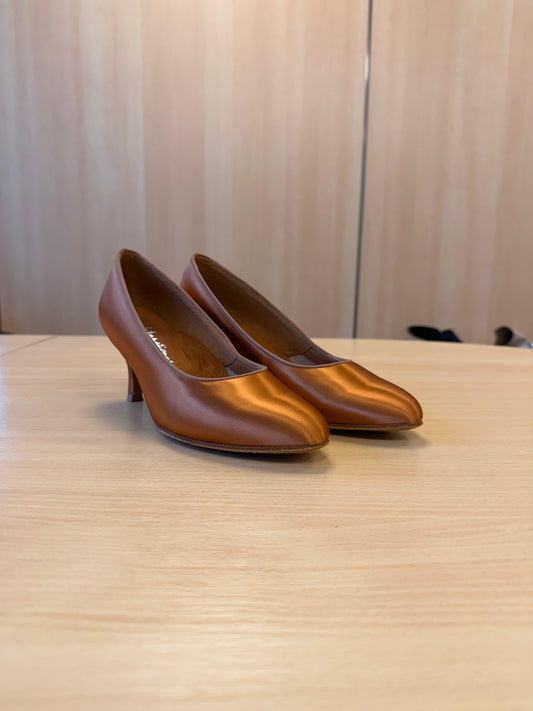 ICS RoundToe - Tan Satin - Size 6.5 - Regular
