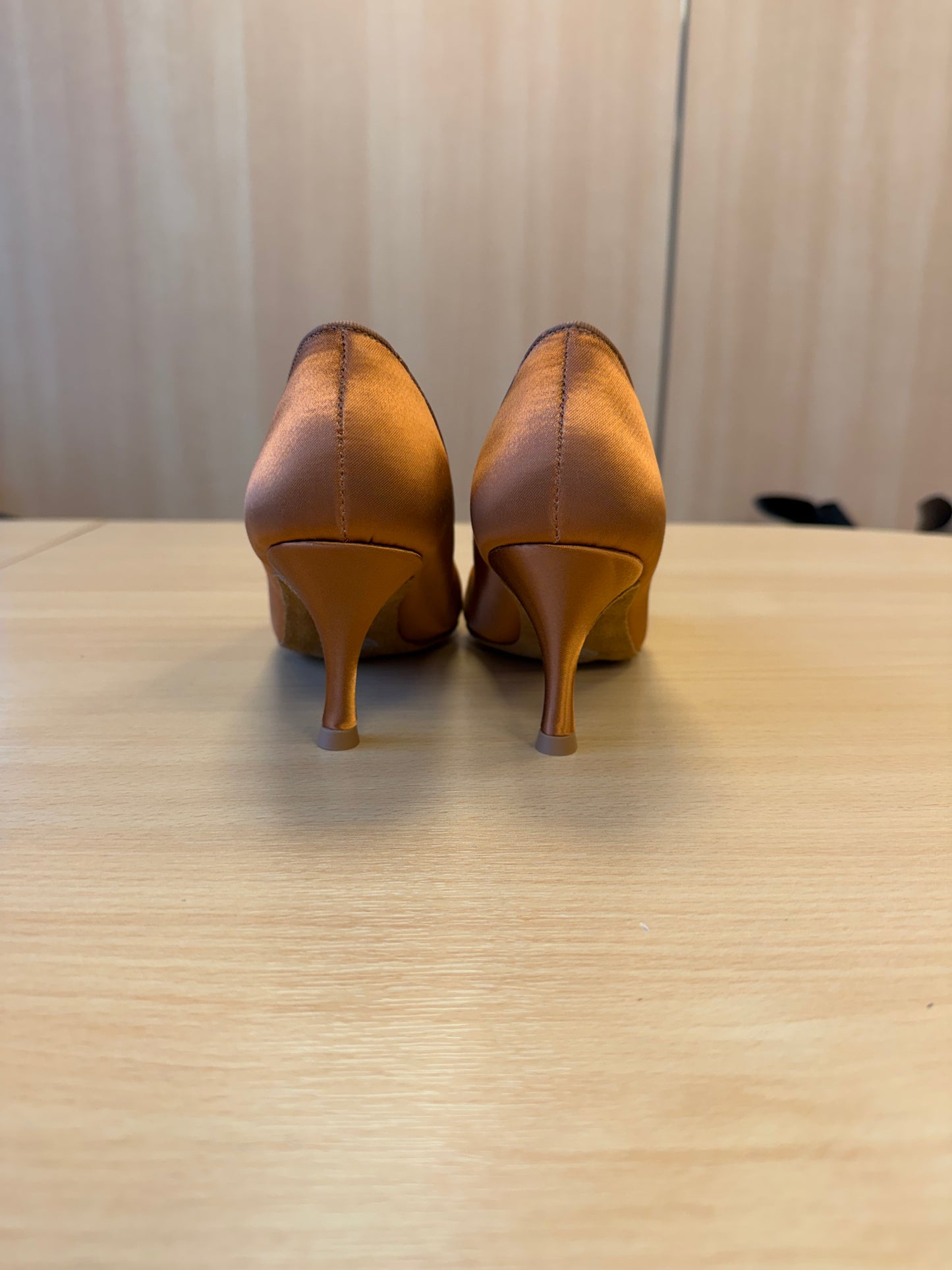 ICS RoundToe - Tan Satin - Size 6.5 - Regular