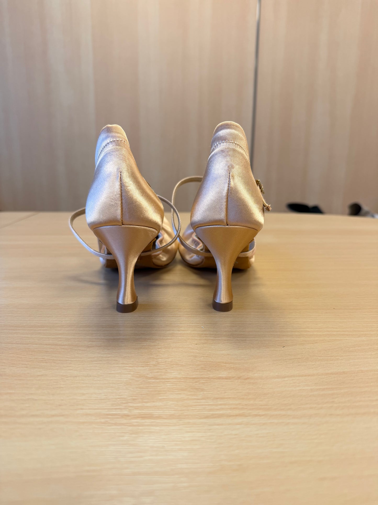 American Flex - Peach Satin - Size 8 - Regular