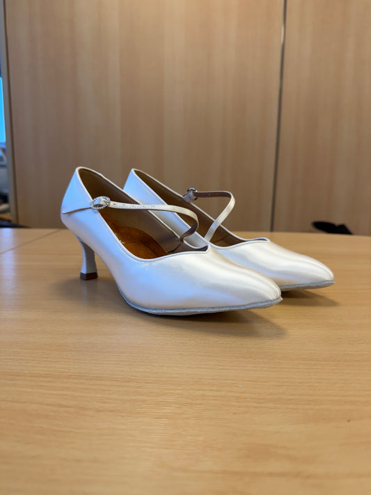 ICS SuperStar SingleStrap - White Satin - Size 8 - Regular