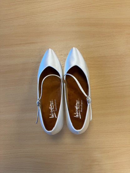 ICS SuperStar SingleStrap - White Satin - Size 8 - Regular