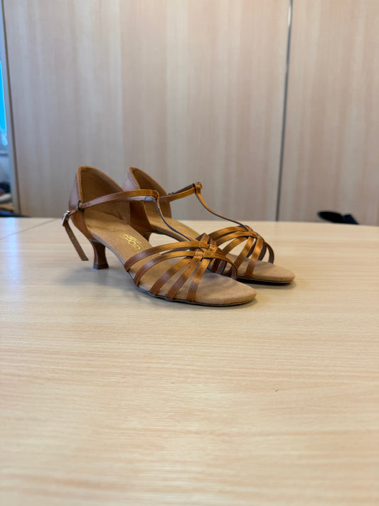 L3005 - Tan Satin - Size 5 - Regular