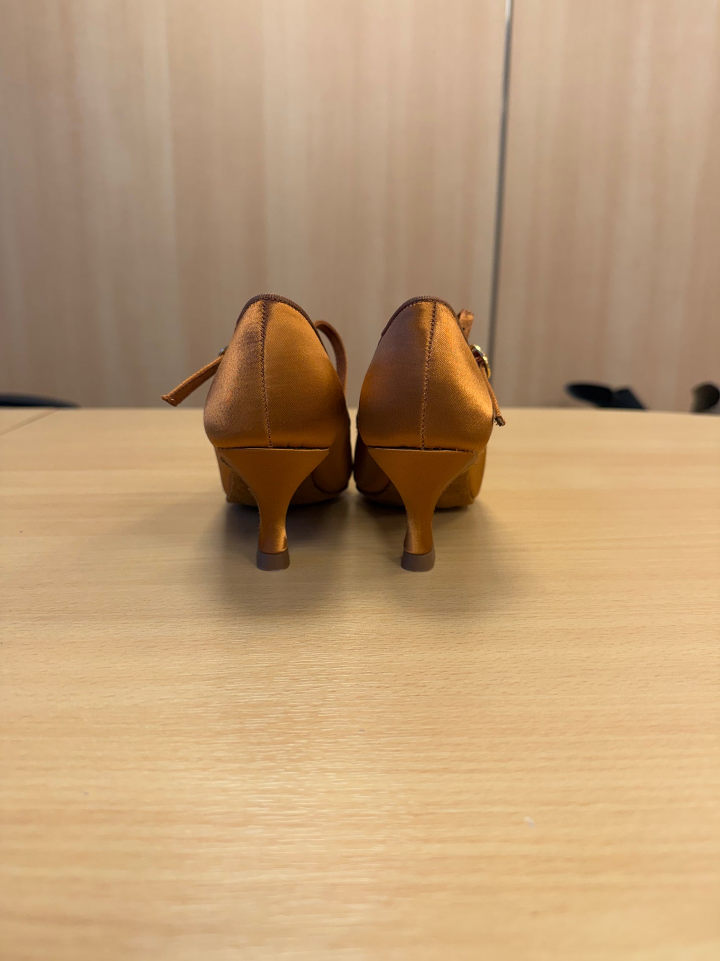 ICS SuperStar SingleStrap - Tan Satin - Size 2.5 - Regular