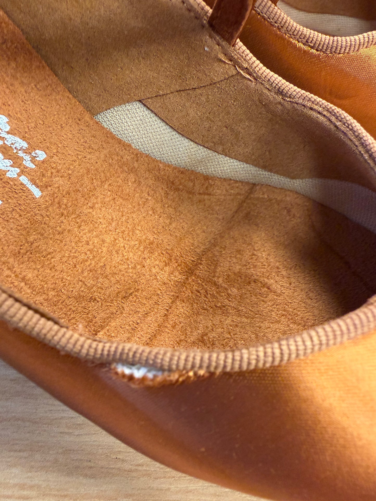 ICS SuperStar SingleStrap - Tan Satin - Size 2.5 - Regular