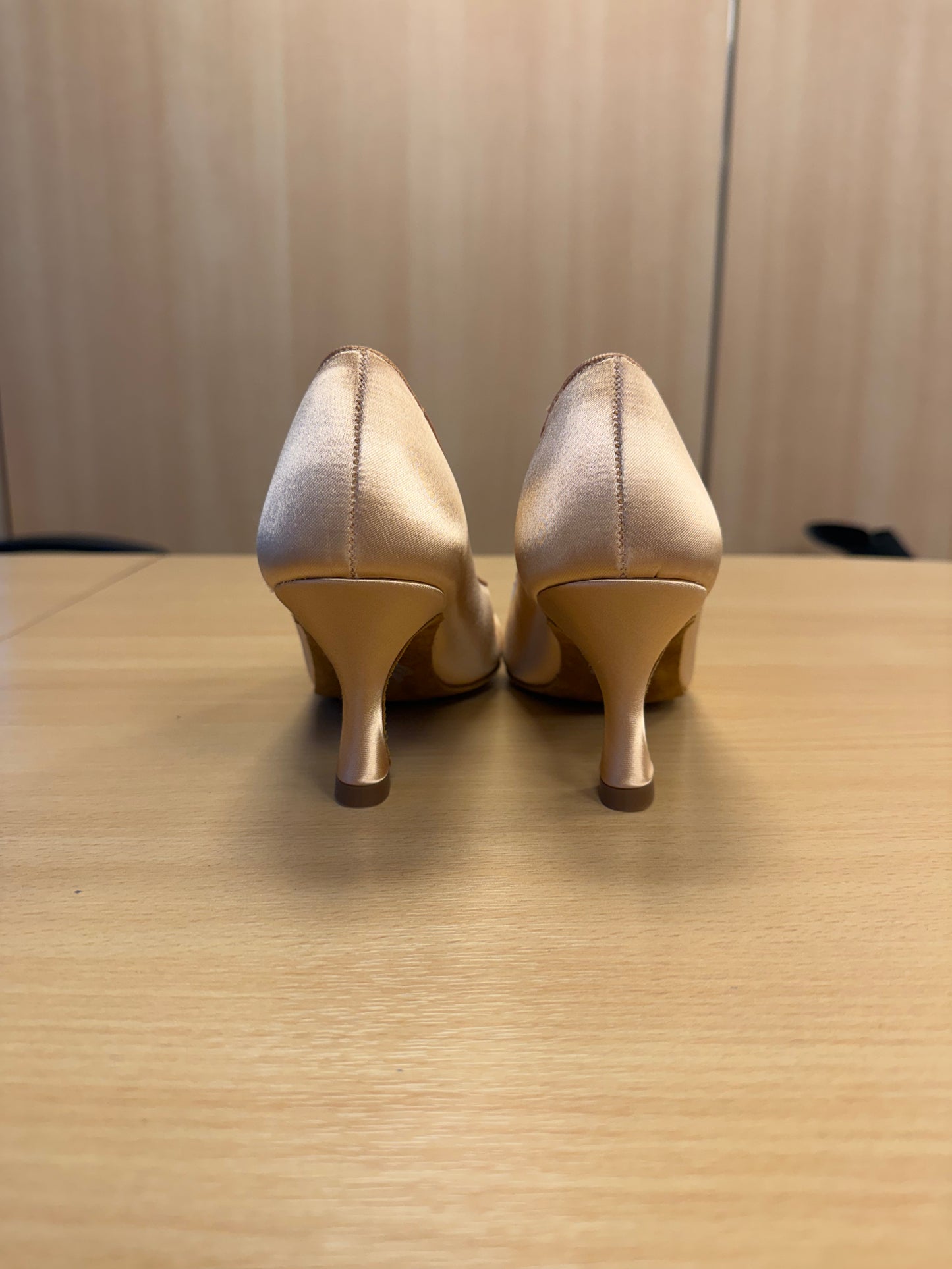 ICS RoundToe - Peach Satin - Size 4.5 - Regular