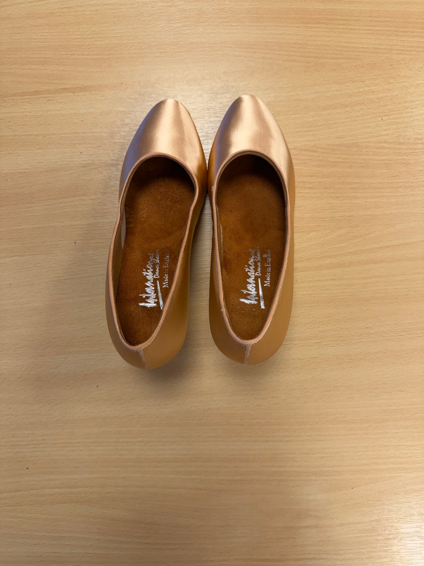 ICS RoundToe - Peach Satin - Size 4.5 - Regular