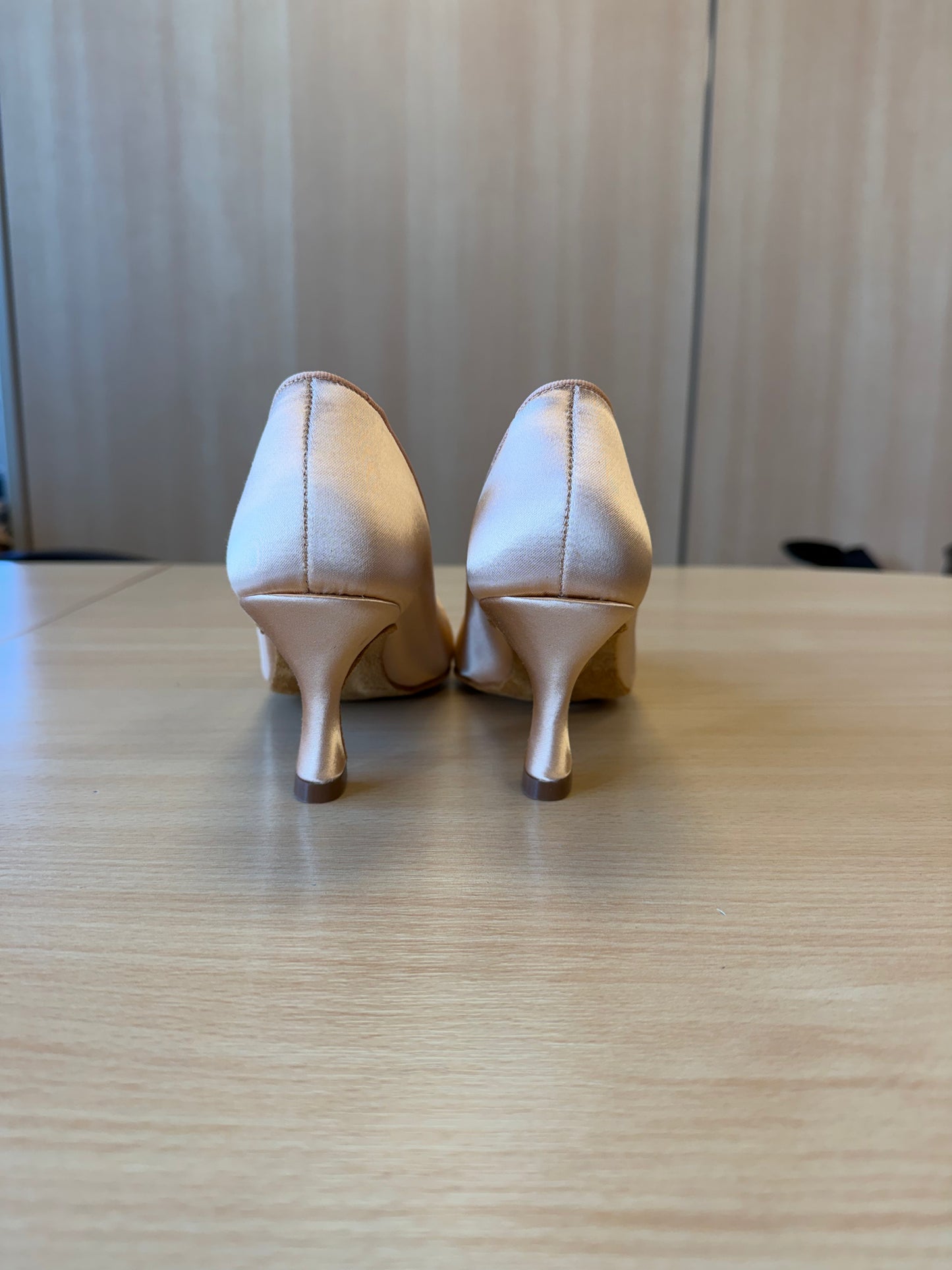 ICS RoundToe - Peach Satin - Size 6.5 - Narrow