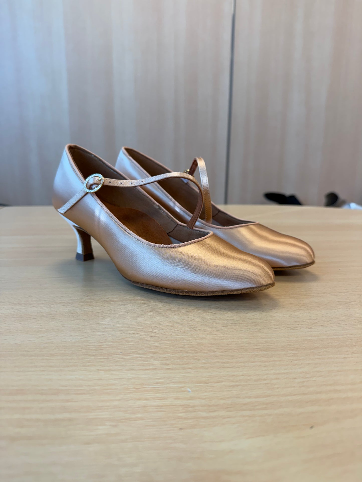 ICS RoundToe SingleStrap - Peach Satin - Size 5.5 - Regular