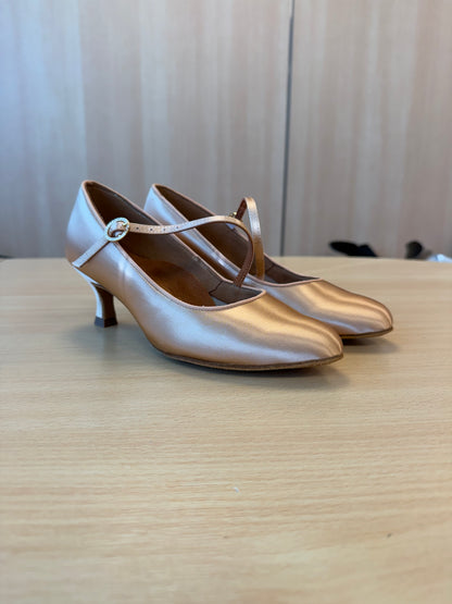 ICS RoundToe SingleStrap - Peach Satin - Size 5.5 - Regular